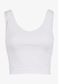 Top corto blanco hecho de una tela suave, con un escote redondeado y tirantes anchos. Dobladillo recto en la parte inferior.
