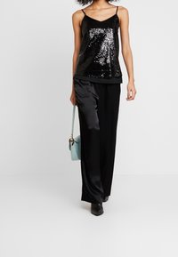 Dorothy Perkins Top - black