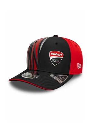 Schwarze und rote Ducati Corse Kappe mit Logo-Patch vorne, Flammendesign an der Seite und New Era Branding am Seitenpanel.