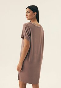 Henderson NOVES mauve
