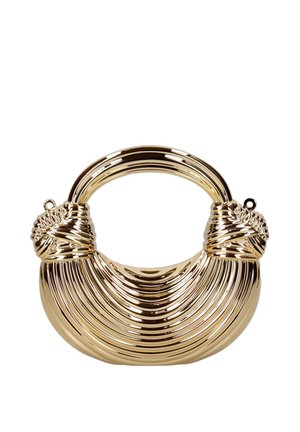 Sac à main doré brillant avec un design côtelé incurvé, une poignée arrondie et des détails en nœud aux deux extrémités.