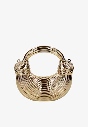 Glinsterende gouden handtas met een gebogen geribbeld ontwerp, een ronde handgreep en knoopdetails aan beide uiteinden.