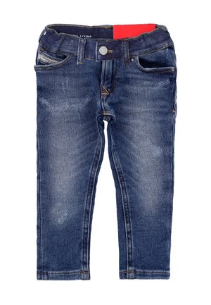 Jeans en denim bleu foncé avec un léger délavage. Comprend cinq poches, une fermeture à bouton et des surpiqûres contrastées sur les coutures.