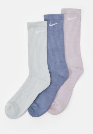 Nike Performance, EVERYDAY PLUS CUSH CREW UNISEX 3 PACK - Chaussettes de sport - ashen slate(white)/platinum violet(white)/light silver(white)