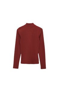 Ribbed, długi rękaw, terakotowy golf z prostym dołem, pokazany z tyłu na białym tle.