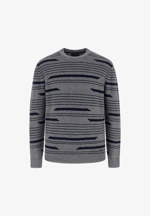 Szürke pulóver kerek nyakkal, sötétkék vízszintes csíkokkal és texturált részletekkel az anyagon. Klasszikus fazon.