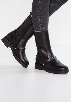 Kowbojki i obuwie motocyklowe