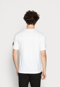 Calvin Klein Jeans MONOGRAM SLEEVE BADGE REG - T-shirt basic - bright white