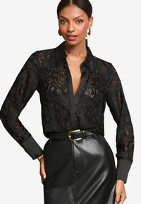 Lipsy PETITE FIT BUTTON THROUGH - Bluza - black