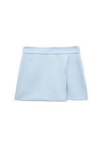 Skort bleu clair en tissu doux, avec un design plissé à l'avant et une taille lisse. Longueur courte avec une finition propre à l'ourlet.