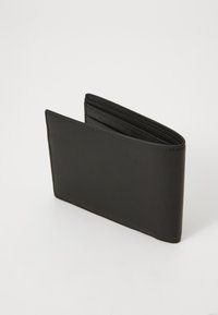 Crni kožni novčanik s glatkom teksturom, dvostruki dizajn, višestruki utori za kartice i šivani rubovi. Kompaktan i minimalistički oblik.