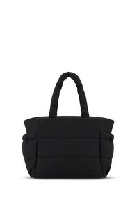 Bolso tote acolchado negro con dos asas cortas, diseño en forma de rombos, textura suave, apertura amplia y forma rectangular.