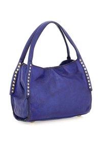 Piccola borsa in pelle blu con doppio manico e borchie dorate lungo i lati, su uno sfondo bianco.