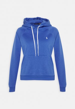 Niebieska bluza z kapturem z długim rękawem, białymi sznurkami, przednią kieszenią kangurką i małym białym logo Polo Ralph Lauren na lewej piersi.