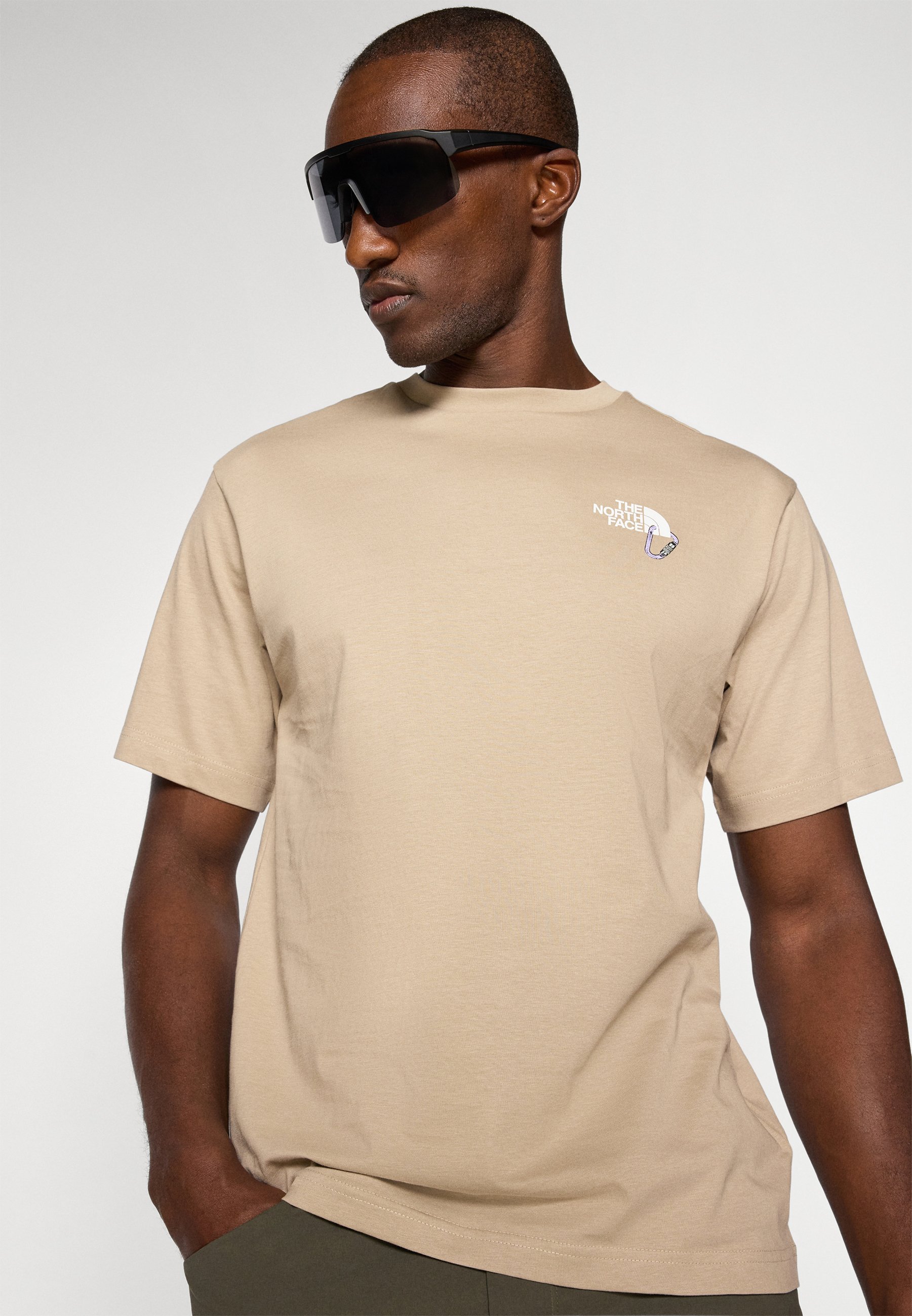The North Face EXPLORE CARABINER RELAXED TEE UNISEX - Print