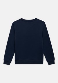 Felpa blu scuro con maniche lunghe, polsini e orlo a costine. Texture liscia con scollatura tonda classica. Senza loghi o motivi visibili.