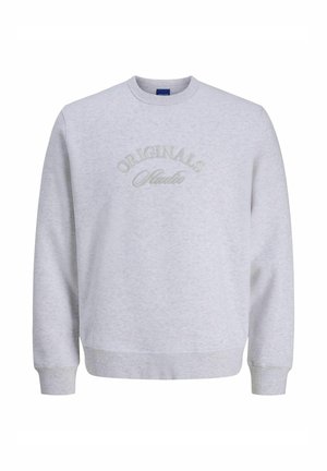 Helehall crewneck-sweater, mille on ribbed cuffs ja hem, millel on diskreetne "ORIGINALS Studio" tekst rinnal.