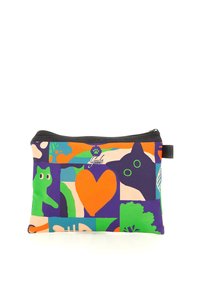 Bustina colorata con cerniera, con illustrazioni astratte di gatti, un cuore arancione, una lisca di pesce, alberi e il nome del marchio "Gabs" sul davanti.