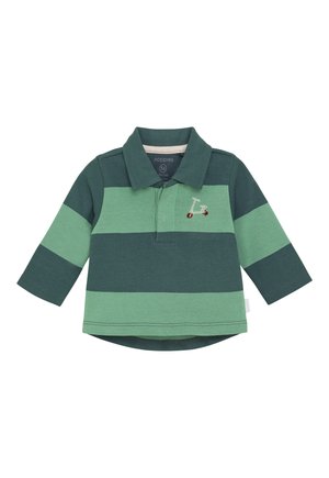 Groene polo met lange mouwen, voorzien van horizontale strepen in verschillende tinten, een kraag en een borduursel van een scooter op de borst.