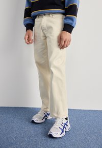 Obey Clothing HARDWORK - Blugi loose fit - unbleached