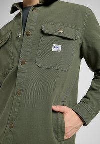 Lee WORKWEAR - Chaqueta fina - oak moss