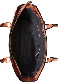 Hnědo-černá kabelka s prostorným interiérem. Hladký povrch, zipový uzávěr, více kapes a látková podšívka se vzorem loga.