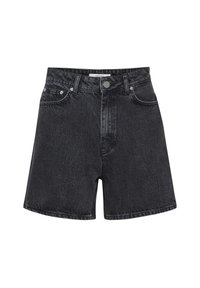 Pantalones cortos de mezclilla negra de cintura alta con cierre de botón en la parte delantera, cremallera, pasadores para cinturón y bolsillos laterales y para monedas.