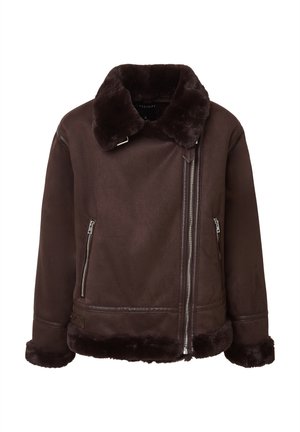 Giacca marrone foderata in pelliccia sintetica con collo a scialle, chiusura asimmetrica con zip e tasche laterali. Materiale esterno liscio e texture morbida.