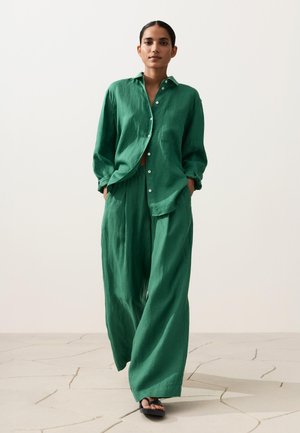 OYSHO, RELAXED SHIRT - Chemisier - green