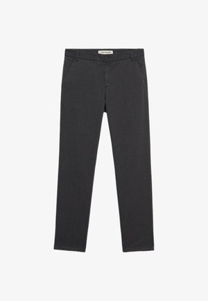 Pantalones gris oscuro con un corte ajustado, hechos de una tela transpirable. Cuentan con un cierre frontal de botón y un diseño de bolsillo tradicional.