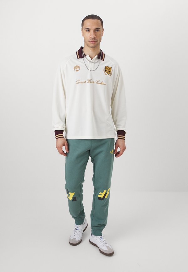 JAMAICA  - National team wear - tech emerald4