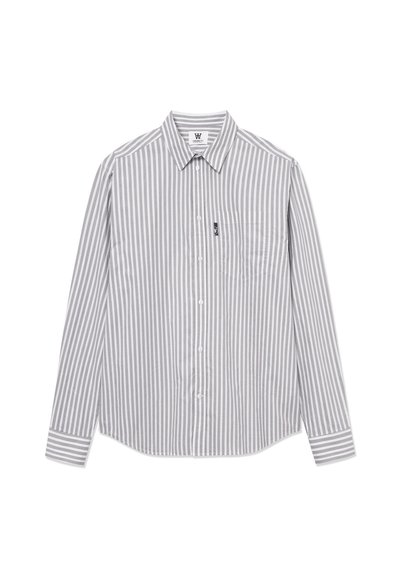 Grau-weiße gestreifte Langarm-Hemdbluse mit Kragen, einer Brusttasche und abgerundetem Saum. Hergestellt aus leichtem Stoff.