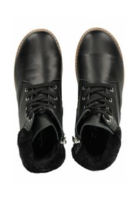Botas de cuero negro hasta el tobillo con un diseño de cordones, cuello forrado de pelo, cremallera lateral y suela texturizada para un mejor agarre.