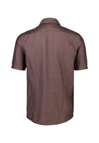 Korte mouwen bruine shirt van lichtgewicht stof, met een klassieke kraag en een gebogen zoomlijn met subtiele stikdetails.