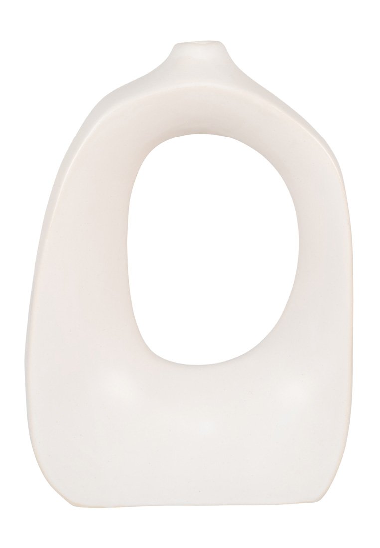 Vaso in ceramica bianca con forma astratta, caratterizzato da una finitura liscia e opaca e un'apertura ovale nella parte superiore. Base arrotondata e collo conico.