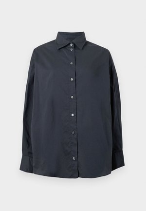 Camicia nera a maniche lunghe con bottoni, colletto e polsini, mostrata distesa su uno sfondo bianco.