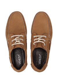 Braune Lederschuhe mit glatter Textur, ausgestattet mit beigen Schnürsenkeln, kontrastierender Naht und einem gepolsterten schwarzen Innenraum.