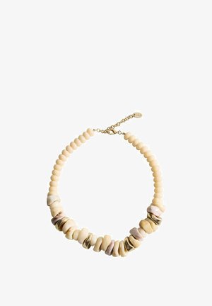 Kralenketting met gladde, roomkleurige kralen en onregelmatige accenten in lichtbruin. Goudkleurige hardware en verstelbare kettingdetails.