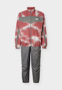 Επιλέχθηκε, haute red/grey