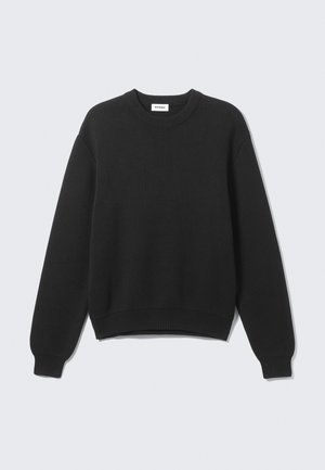 Sort langærmet crewneck-trøje med ribbede manchetter, kant og halsudskæring, vist på en ensfarvet lys baggrund.