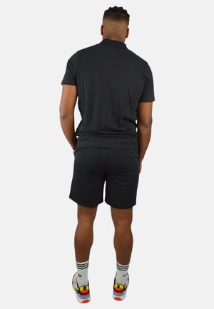 Lacoste, CONJUNTO LACOSTE SET - Shorts - marron oscuro