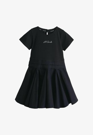 Zwarte jurk met korte mouwen en uitlopende rok met "AllSaints"-logo op de borst, met knoopsluiting aan de achterkant en taille-naaddetails.