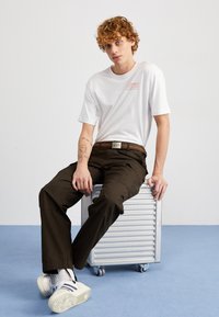 Carhartt WIP REGULAR PANT - Cargobukser - tobacco