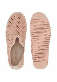 Pink slip-on shoes with a textured wave pattern, elasticized side, and a durable rubber sole featuring a ribbed design. Size 39.