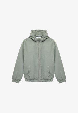 Zielona kurtka z kapturem, z zapięciem z przodu, elastycznym dołem i bocznymi kieszeniami. Wykonana z lekkiego materiału o gładkiej teksturze.