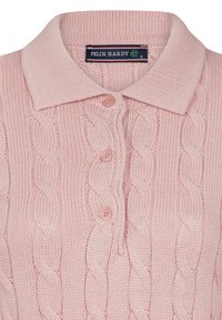 Maglione polo lavorato a maglia rosa con texture a coste, motivo a treccia e collo con bottone a tre. Etichetta con la scritta "FELIX HARDY". Tessuto morbido.