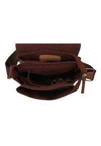 Braune Lederhandtasche mit einem Reißverschluss-Hauptfach, zwei Innenfächern und einem Trageriemen. Verfügt über eine strukturierte Oberfläche und ein gesticktes Design.