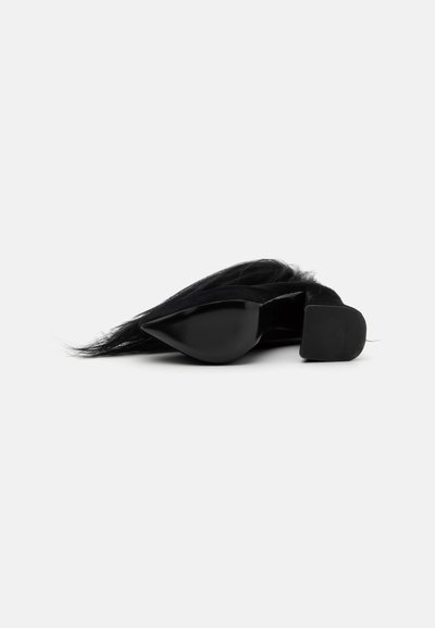 Vivienne Westwood SCOTTIE BOOT - Pantofi clasici cu toc - black