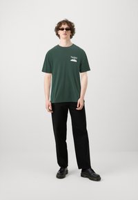 Only & Sons ONSRYLAN LIFE TEE  - Print T-shirt - darkest spruce
