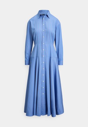 Blauw gestreepte overhemdjurk met een kraag, lange mouwen, knoopsluiting aan de voorkant en een uitlopende rok met verticale rode strepen.